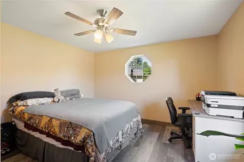Bedroom - 320 Cedar Ct, Winlock, WA 98596 photo 5 of 5