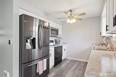Kitchen - 320 Cedar Ct, Winlock, WA 98596 photo 3 of 3