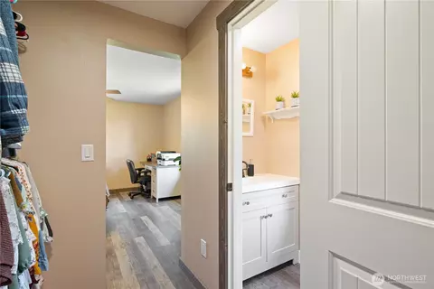 Entry Way - 320 Cedar Ct, Winlock, WA 98596 photo 1 of 1