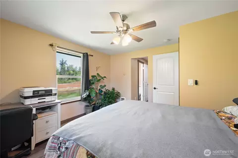 Bedroom - 320 Cedar Ct, Winlock, WA 98596 photo 2 of 5