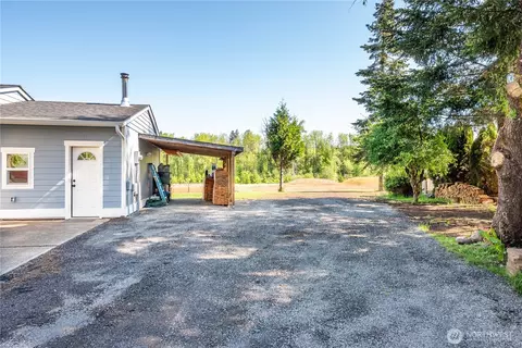 Exterior - 320 Cedar Ct, Winlock, WA 98596 photo 4 of 9