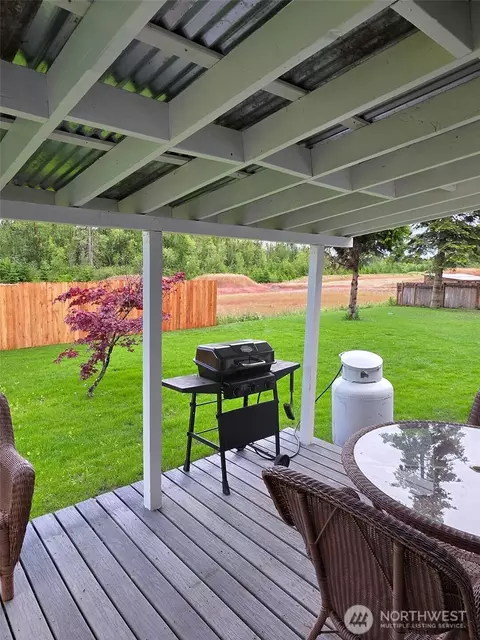 Exterior - 320 Cedar Ct, Winlock, WA 98596 photo 7 of 9