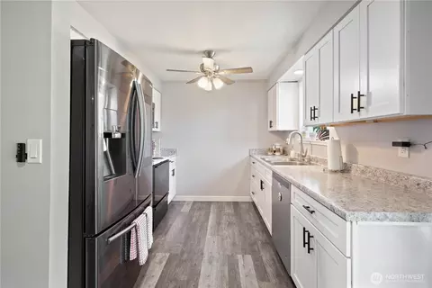 Kitchen - 320 Cedar Ct, Winlock, WA 98596 photo 1 of 3