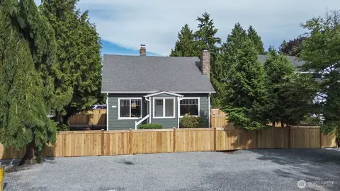 11556 17th Ave NE, Seattle, WA 98125