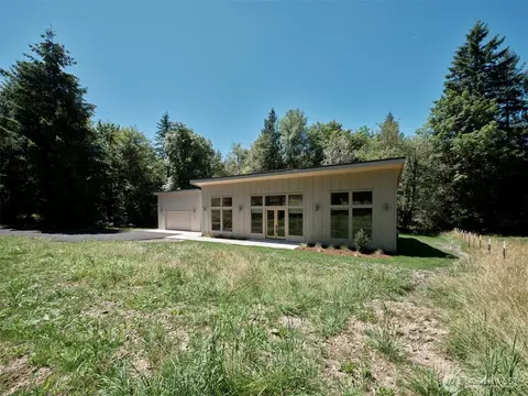 956 Paine Rd, Castle Rock, WA 98611