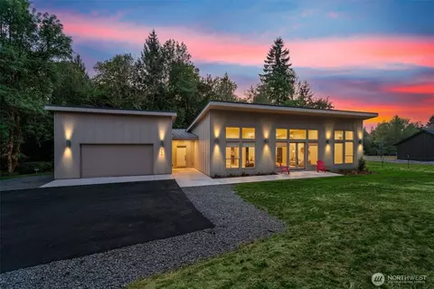 956 Paine Rd, Castle Rock, WA 98611