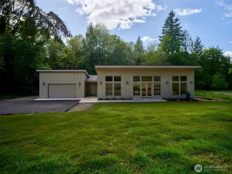 956 Paine Rd, Castle Rock, WA 98611