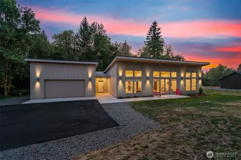956 Paine Rd, Castle Rock, WA 98611