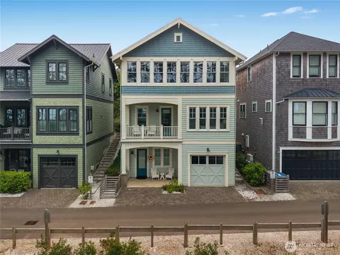 61 Seaside Ln, Pacific Beach, WA 98571