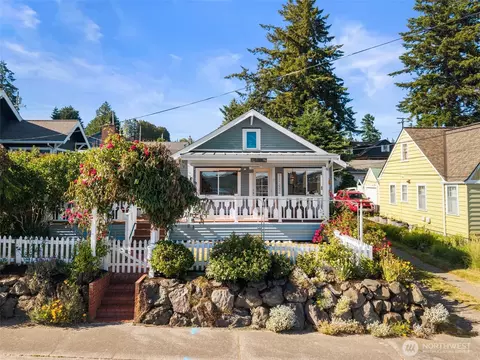 2708 E 10th St, Bremerton, WA 98310