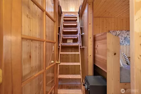 Entry Way - 2708 E 10th St, Bremerton, WA 98310 photo 1 of 3