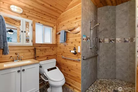 Bath - 2708 E 10th St, Bremerton, WA 98310 photo 1 of 2