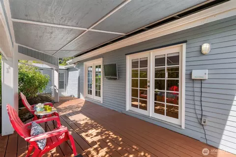 Exterior - 2708 E 10th St, Bremerton, WA 98310 photo 4 of 6