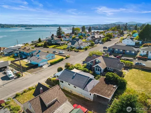 View/Area - 2708 E 10th St, Bremerton, WA 98310 photo 2 of 7