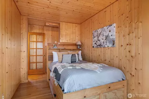 Bedroom - 2708 E 10th St, Bremerton, WA 98310 photo 2 of 4