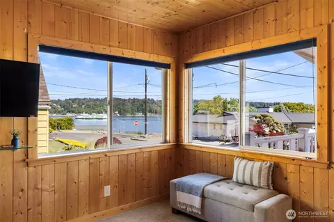 View/Area - 2708 E 10th St, Bremerton, WA 98310 photo 4 of 7