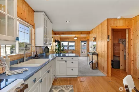 Kitchen - 2708 E 10th St, Bremerton, WA 98310 photo 2 of 2