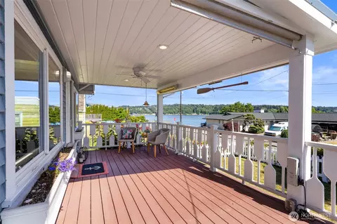Exterior - 2708 E 10th St, Bremerton, WA 98310 photo 1 of 6