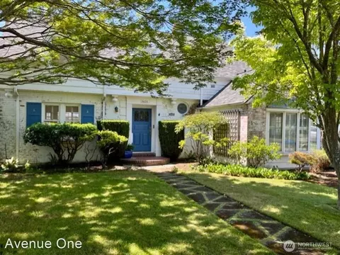 2425 43rd Ave W, Seattle, WA 98199