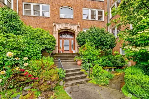 220 W Olympic Pl #107, Seattle, WA 98119