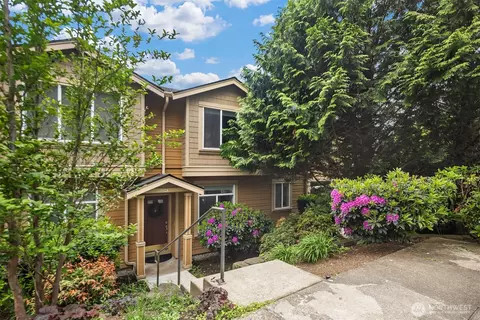 23300 SE Black Nugget Rd #M2, Issaquah, WA 98029