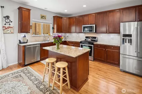 Kitchen - 24007 42nd Ave SE, Bothell, WA 98021 photo 2 of 4