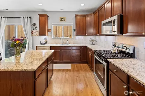Kitchen - 24007 42nd Ave SE, Bothell, WA 98021 photo 3 of 4