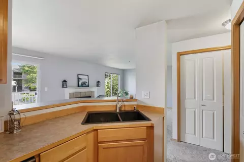 Kitchen - 11527 Highway 99 #E-206, Everett, WA 98204 photo 3 of 4