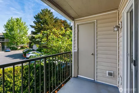 Exterior - 11527 Highway 99 #E-206, Everett, WA 98204 photo 3 of 5