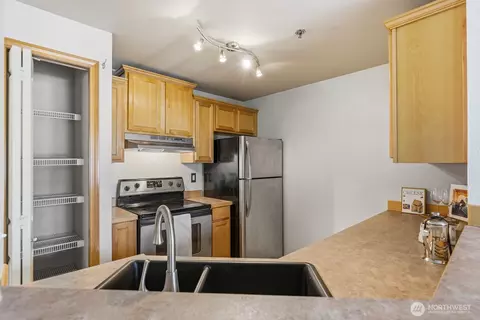 Kitchen - 11527 Highway 99 #E-206, Everett, WA 98204 photo 2 of 4
