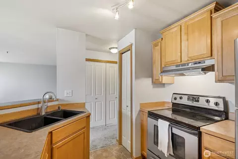Kitchen - 11527 Highway 99 #E-206, Everett, WA 98204 photo 4 of 4