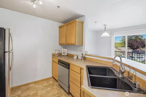 Kitchen - 11527 Highway 99 #E-206, Everett, WA 98204 photo 1 of 4
