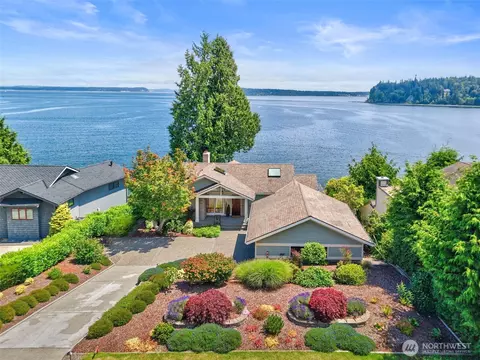 211 Montgomery Ln, Port Ludlow, WA 98365