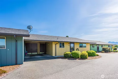 1301 S Third Ave #20B, Sequim, WA 98382