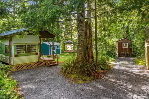 137 Paradise Dr, Ashford, WA 98304