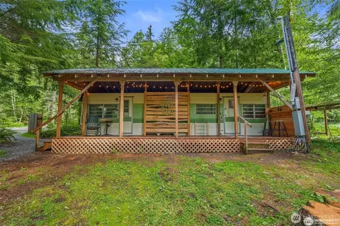 137 Paradise Dr, Ashford, WA 98304