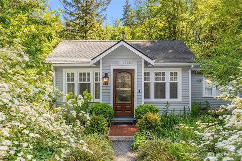 14268 N Madison Ave NE, Bainbridge Island, WA 98110