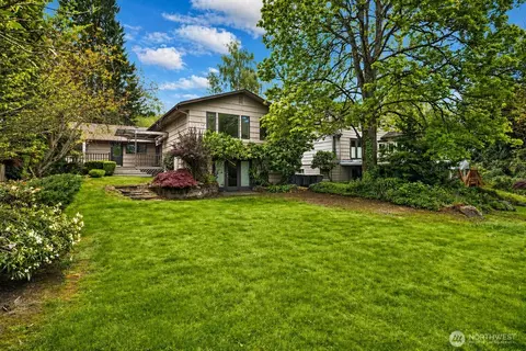 7611 NE 8th St, Medina, WA 98039