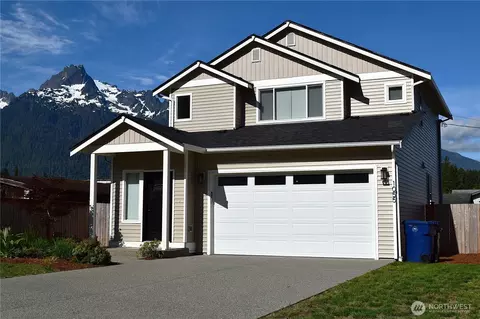 1055 Montague Ave, Darrington, WA 98241