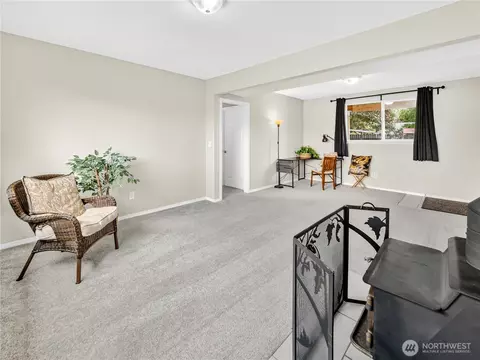 Living - 843 Harmony Ln, Enumclaw, WA 98022 photo 5 of 6