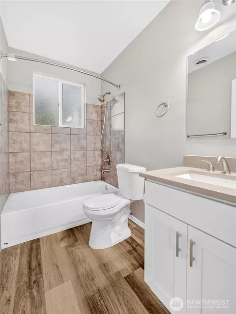 Bath - 843 Harmony Ln, Enumclaw, WA 98022 photo 2 of 2