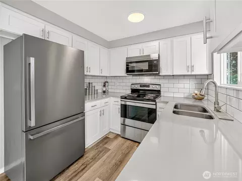 Kitchen - 843 Harmony Ln, Enumclaw, WA 98022 photo 2 of 4