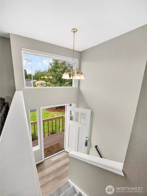 Entry Way - 843 Harmony Ln, Enumclaw, WA 98022 photo 2 of 3