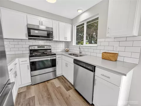 Kitchen - 843 Harmony Ln, Enumclaw, WA 98022 photo 1 of 4