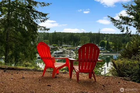 821 E Treasure Island Dr, Allyn, WA 98524