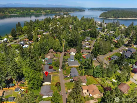 9725 Channel Dr NW, Olympia, WA 98502