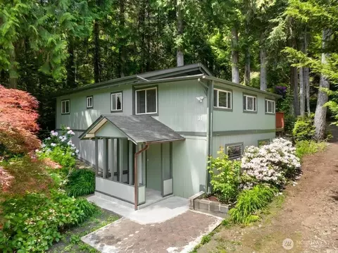 31 N Colony Surf Dr, Lilliwaup, WA 98555