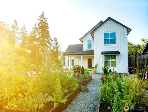 503 5th St, Steilacoom, WA 98388