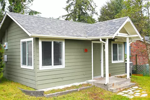 603 N Broadway St, Westport, WA 98595