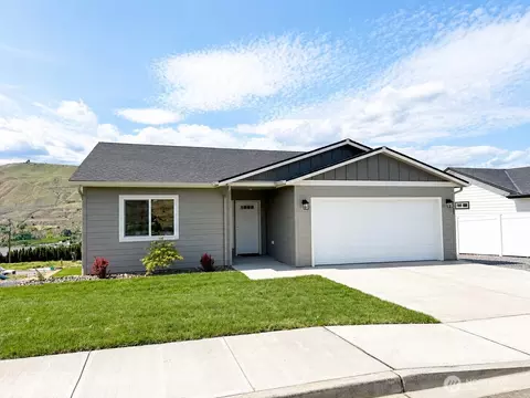 1382 Juno St SE, East Wenatchee, WA 98802